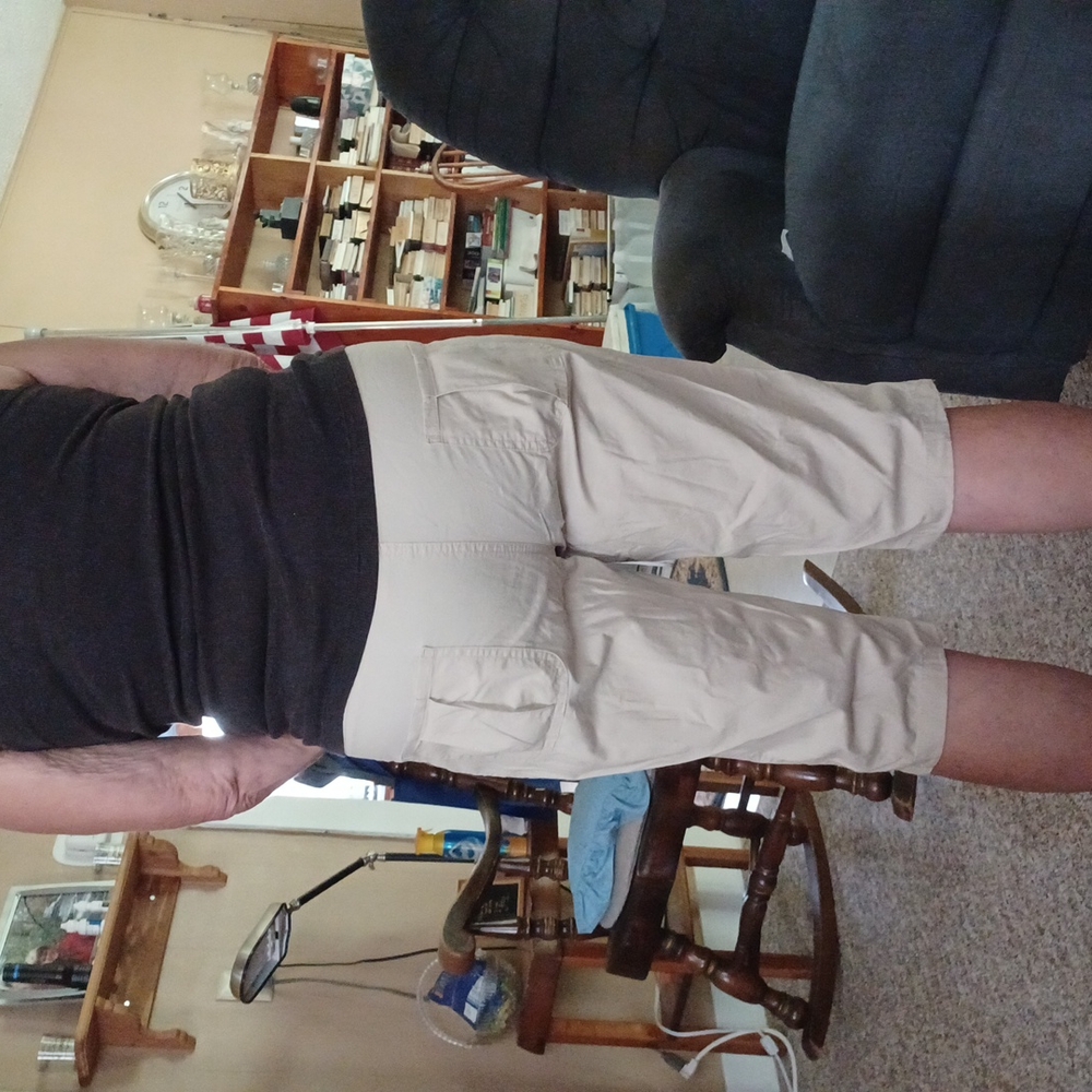 Ladies capri's - Picture 2 of 2